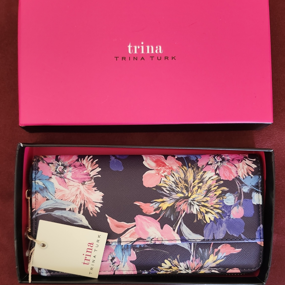 Trina Turk "Trina Wallet" with the style number TTT-LWB01-NFL. Floral